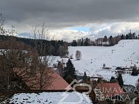 SLUNNÝ BYT 2+KK V NOVÉM BYTOVÉM DOMĚ V KAŠPERSKÝCH HORÁCH - PXL_20260207_125348292.jpg