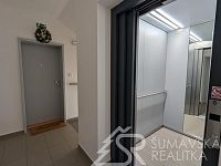 SLUNNÝ BYT 2+KK V NOVÉM BYTOVÉM DOMĚ V KAŠPERSKÝCH HORÁCH - PXL_20260207_125601423.jpg