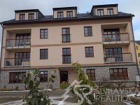 SLUNNÝ BYT 2+KK V NOVÉM BYTOVÉM DOMĚ V KAŠPERSKÝCH HORÁCH - PXL_20260207_130056695.jpg