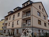 SLUNNÝ BYT 2+KK V NOVÉM BYTOVÉM DOMĚ V KAŠPERSKÝCH HORÁCH - PXL_20260207_130126217.jpg