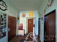 ZAVEDENÝ OBCHOD A FUNGUJÍCÍ RESTAURACE V CENTRU OBCE PŘEDSLAV - PXL_20260220_075220551.MP.jpg