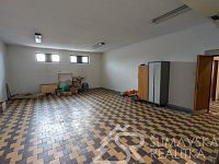 ZAVEDENÝ OBCHOD A FUNGUJÍCÍ RESTAURACE V CENTRU OBCE PŘEDSLAV - PXL_20260220_075847306.MP.jpg