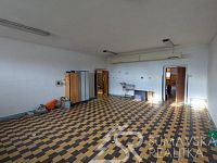 ZAVEDENÝ OBCHOD A FUNGUJÍCÍ RESTAURACE V CENTRU OBCE PŘEDSLAV - PXL_20260220_075859641.MP.jpg