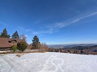 DŮM NA SAMOTĚ U LESA S FANTASTICKÝM PANORAMATICKÝM VÝHLEDEM,  OSTRUŽNO NA ŠUMAVĚ