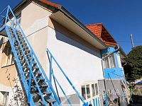 DŮM POD HRADEM KAŠPERK PO REKONSTRUKCI IHNED K NASTĚHOVÁNÍ, NEZDICE NA ŠUMAVĚ-SLEVA - PXL_20260423_075114881.MP.jpg