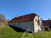 DŮM POD HRADEM KAŠPERK PO REKONSTRUKCI IHNED K NASTĚHOVÁNÍ, NEZDICE NA ŠUMAVĚ-SLEVA - PXL_20260423_075229731.MP.jpg