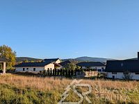 SLUNNÝ STAVEBNÍ POZEMEK 960 m2 V ŽÁDANÉ LOKALITĚ HOMOLKA, VIMPERK - PXL_20251018_145827311.jpg