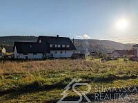 SLUNNÝ STAVEBNÍ POZEMEK 960 m2 V ŽÁDANÉ LOKALITĚ HOMOLKA, VIMPERK - PXL_20251018_145853433.jpg