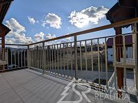 MODERNÍ 2+KK S VELKÝM BALKONEM  A VÝHLEDEM NA ŠUMAVU, PARKOVÁNÍ V DOMĚ, NOVOSTAVBA SE ZÁRUKOU,