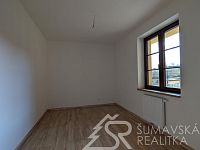 MODERNÍ 2+KK S VELKÝM BALKONEM  A VÝHLEDEM NA ŠUMAVU, PARKOVÁNÍ V DOMĚ, NOVOSTAVBA SE ZÁRUKOU, - PXL_20260317_144135291.jpg