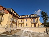 MODERNÍ 2+KK S VELKÝM BALKONEM  A VÝHLEDEM NA ŠUMAVU, PARKOVÁNÍ V DOMĚ, NOVOSTAVBA SE ZÁRUKOU, - PXL_20260317_144835130.jpg