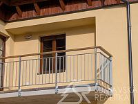 MODERNÍ 2+KK S VELKÝM BALKONEM  A VÝHLEDEM NA ŠUMAVU, PARKOVÁNÍ V DOMĚ, NOVOSTAVBA SE ZÁRUKOU, - PXL_20260317_145030702.jpg