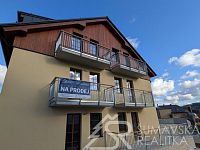 MODERNÍ 2+KK S VELKÝM BALKONEM  A VÝHLEDEM NA ŠUMAVU, PARKOVÁNÍ V DOMĚ, NOVOSTAVBA SE ZÁRUKOU, - PXL_20260317_145114207.MP.jpg