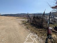 STAVEBNÍ POZEMEK VE VIMPERKU – JIŽNÍ SVAH S VÝHLEDEM NA ZÁMEK I BOUBÍN - PXL_20260319_113448088.MP.jpg