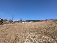 VÝJIMEČNÝ STAVEBNÍ POZEMEK VE VIMPERKU S VÝHLEDEM NA ZÁMEK A BOUBÍN - PXL_20260319_113848412.MP.jpg