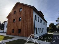 PLNĚ ZAŘÍZENÝ KOMFORTNÍ PROSVĚTLENÝ BYT V NOVÉM DOMĚ – JAVORNÁ – ŠUMAVA