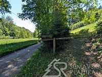 STAVEBNÍ POZEMEK NA KRÁSNÉM A KLIDNÉM MÍSTĚ V BLÍZKOSTI ŘEKY OTAVY NA HRANICI NÁRODNÍHO PARKU ŠUMAVA-REJŠTEJN SLEVA - PXL_20260526_103408310.MP.jpg