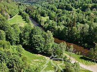 STAVEBNÍ POZEMEK NA KRÁSNÉM A KLIDNÉM MÍSTĚ V BLÍZKOSTI ŘEKY OTAVY NA HRANICI NÁRODNÍHO PARKU ŠUMAVA-REJŠTEJN SLEVA - Still 2026-06-15 125020_1.13.1.jpg