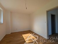APARTMÁNOVÝ DŮM NOVÁ PEC – BYDLENÍ I INVESTICE V SRDCI ŠUMAVY - PXL_20260527_071700366.MP.jpg