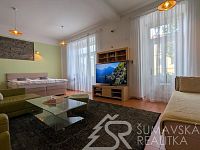 BEZBARIÉROVÝ APARTMÁN V PŘÍZEMÍ RENOVOVANÉHO DOMU S VÝHLEDEM NA NÁMĚSTÍ,  ŠUMAVA - KAŠPERSKÉ HORY - PXL_20260707_123534496.MP.jpg