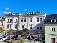 NEBYTOVÝ PROSTOR PRO VINOTÉKU NEBO OBCHOD V PŘÍZEMÍ RENOVOVANÉHO DOMU NA NÁMĚSTÍ – KAŠPERSKÉ HORY - 1698237921230.jpg