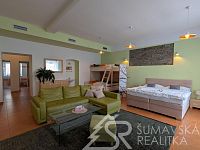NEBYTOVÝ PROSTOR PRO VINOTÉKU NEBO OBCHOD V PŘÍZEMÍ RENOVOVANÉHO DOMU NA NÁMĚSTÍ – KAŠPERSKÉ HORY - PXL_20260707_123340131.MP.jpg