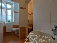 NEBYTOVÝ PROSTOR PRO VINOTÉKU NEBO OBCHOD V PŘÍZEMÍ RENOVOVANÉHO DOMU NA NÁMĚSTÍ – KAŠPERSKÉ HORY - PXL_20260707_123728150.MP.jpg