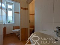 NEBYTOVÝ PROSTOR PRO VINOTÉKU NEBO OBCHOD V PŘÍZEMÍ RENOVOVANÉHO DOMU NA NÁMĚSTÍ – KAŠPERSKÉ HORY - PXL_20260707_123728150.MP.jpg