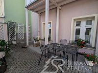 NEBYTOVÝ PROSTOR PRO VINOTÉKU NEBO OBCHOD V PŘÍZEMÍ RENOVOVANÉHO DOMU NA NÁMĚSTÍ – KAŠPERSKÉ HORY - PXL_20260707_124436429.MP.jpg