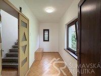 PRONÁJEM ZREKONSTRUOVANÉHO RODINNÉHO DOMU 6+KK SE ZAHRADOU A GARÁŽÍ HORAŽĎOVICE PŘEDMĚSTÍ - IMG_1781.jpeg
