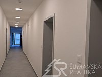 KOMFORTNÍ APARTMÁN č. 8 – 2+KK S LODŽIÍ V NOVOSTAVBĚ V KAŠPERSKÝCH HORÁCH-ČESKÁ - PXL_20260818_125514662.MP.jpg