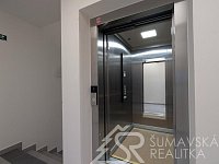 NOVÝ APARTMÁN NA ŠUMAVĚ -KAŠPERSKÉ HORY 2+KK S BALKONEM - PXL_20260818_125335022.MP.jpg