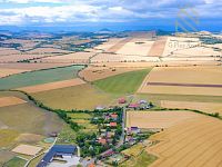 Prodej pozemku, 950 m2, Charvátce u Loun - DJI_0098.jpg