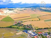 Prodej pozemku, 950 m2, Charvátce u Loun - DJI_0106.jpg