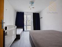 Prodej, byt 3+1, 78 m2, České Budějovice J.Š. Baara - Dětský pokoj s bílým nábytkem.jpg