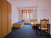 Prodej, byt, 3+1, 89m2, ul. Pražská, Hořovice - Pokoj s dvěma postelemi a psacím stolem.jpg
