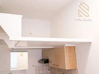 Pronájem, byt, 1 kk, Praha 6, Střešovice - A_digital_photograph_showcases_an_interior_space_f.jpg