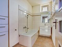 Byt 2+1, 63 m3, s podílem na společné zahradě. Husova ul. Louny - IMG_4765_hdr.jpg