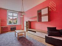 Byt 2+1, 63 m3, s podílem na společné zahradě. Husova ul. Louny - Moderní obývací pokoj s výhledem.jpg