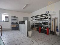 Veltěže – funkční autoservis 225 m2 , celý  objekt 1326 m2 , v Obci  Veltěže, okres Louny - Úhledné a dobře vybavené dílna.jpg