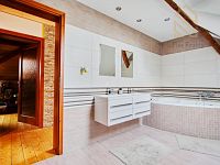 Prodej, rodinný dům 270m2, pozemek 2444m2, Dobkovičky, Velemín, - IMG_5048_hdr.jpg