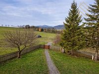 Prodej, rodinný dům 270m2, pozemek 2444m2, Dobkovičky, Velemín, - Krajina se zahradou a brankou.jpg