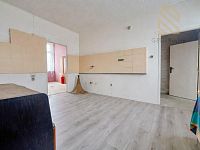 Prodej, vícegeneračního domu 420m2,pozemek 46m2,s terasou,Kostelec Nad Labem - Útulná a čistá kuchyně po renovaci.jpg
