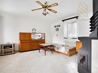 Prodej rodinného domu 235 m², pozemek 5026 m², Velké Žernoseky - o_1743788242-1447.jpg