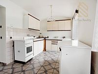 Prodej rodinného domu 235 m², pozemek 5026 m², Velké Žernoseky - o_1743788246-2975.jpg