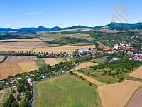 Prodej pozemku 905 m/2, zahradní domek 28 m/2 v obci Žitenice - DJI_0537.jpg