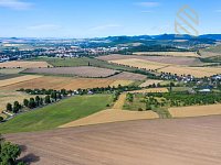 Prodej pozemku 905 m/2, zahradní domek 28 m/2 v obci Žitenice - DJI_0551.jpg