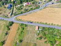 Prodej pozemku 905 m/2, zahradní domek 28 m/2 v obci Žitenice - DJI_0569.jpg