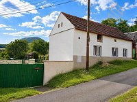Prodej rodinného domu 3+kk, 90 m², pozemek 331 m², Chraberce - Pohled na dum z ulice