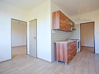 Pronájem bytu 2+1 s lodžií, 60 m² – Louny, ul. Jana Švermy - IMG_2578.jpg